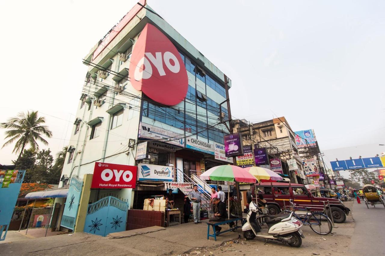 Oyo 3733 Near Hong Kong Market Hotel Siliguri Luaran gambar